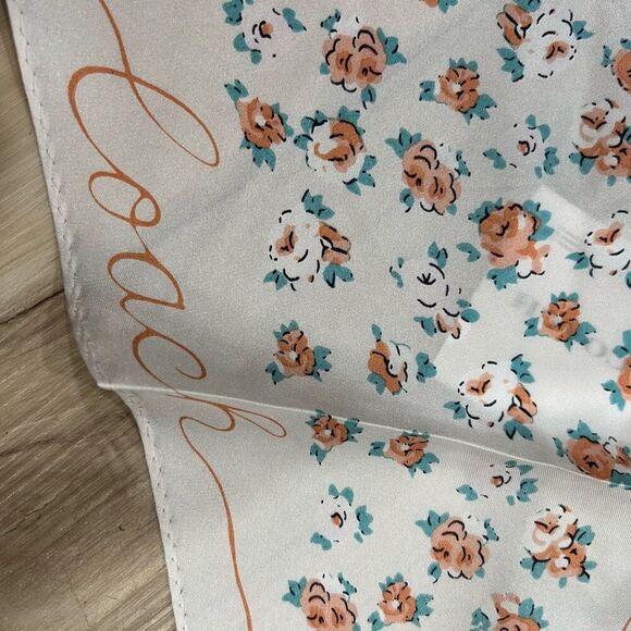 NWT Coach Tea Rose Print Silk Diamond Scarf - Picture 4 of 8